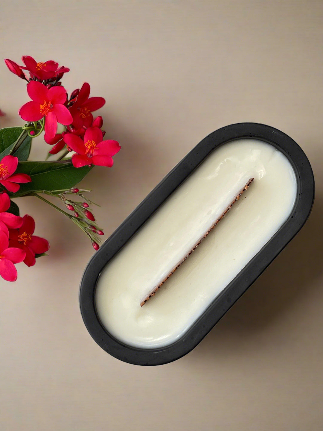 נר אליפטי גדול - Delicate Soaps & candles